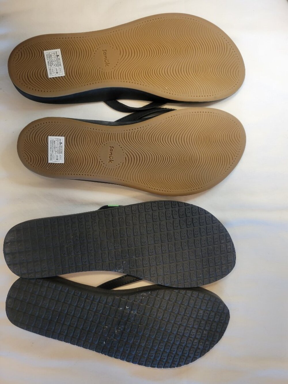 Sanuk Women's Size 9 Black Flip Flops Sandals 2 Pair Lot Yoga Casual - Picture 2 of 9